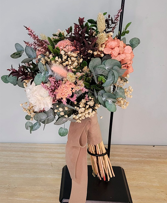 Ramo preservado en tonos malvas